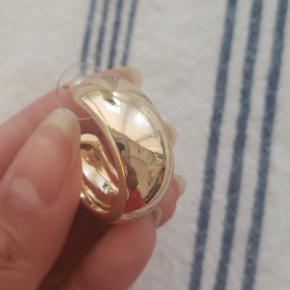 💛 Thick chunky gold 30mm hoop earrings - Picture 4 of 4